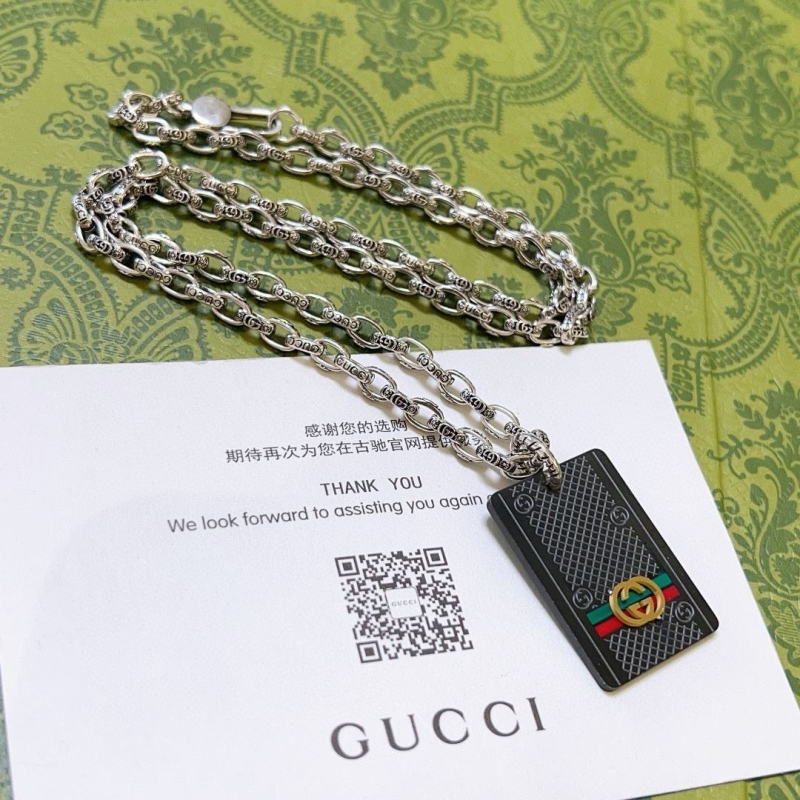 G*u*i necklaces